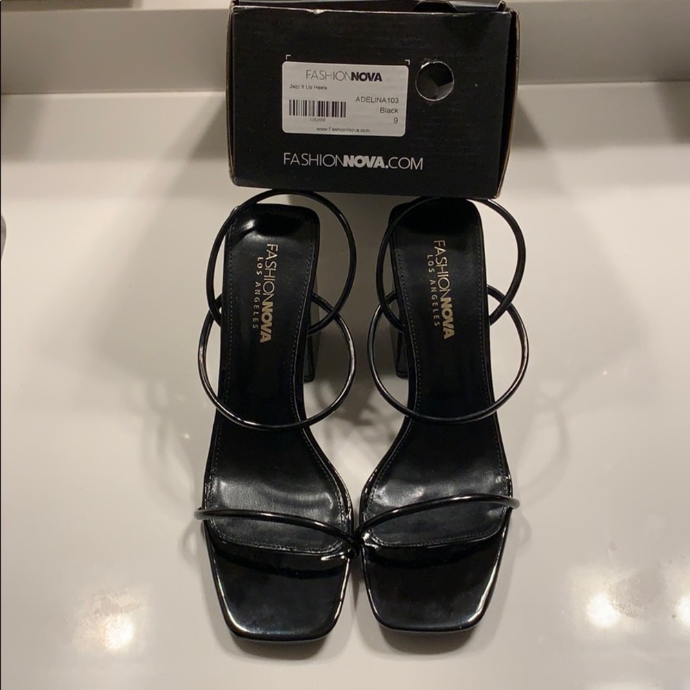 NWT Fashion Nova Black Heel size 9